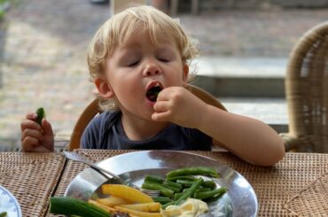 How to get kids to eat their vegetables: Hacks from real parents Toddler eating vegetables