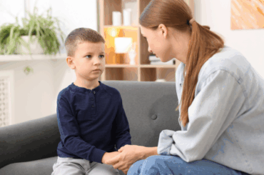 A mom holds her young child's hand and makes amends